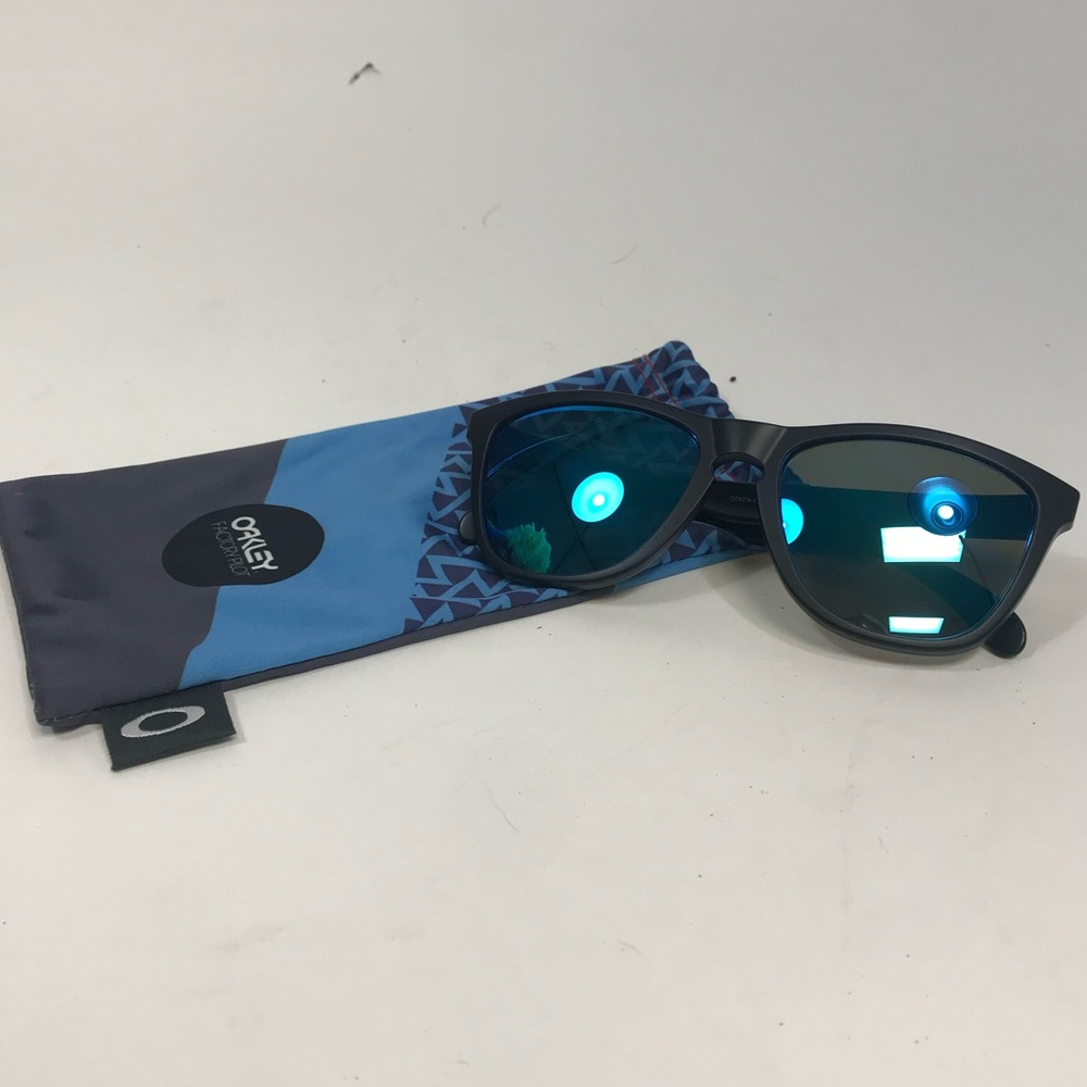 Oakley frog skins matte black frame sun glasses